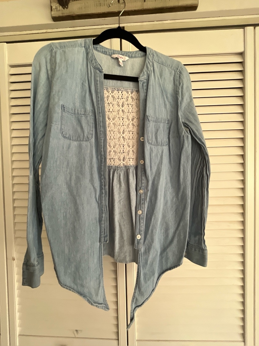 Candie's Light Blue Chambray Button-Front Shirt with Lace Back size m